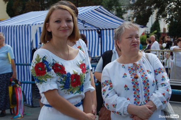 Акція «Українська вишиванка» у Луцьку. ФОТО