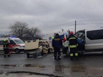 На Дубнівській у Луцьку – аварія: постраждали троє людей