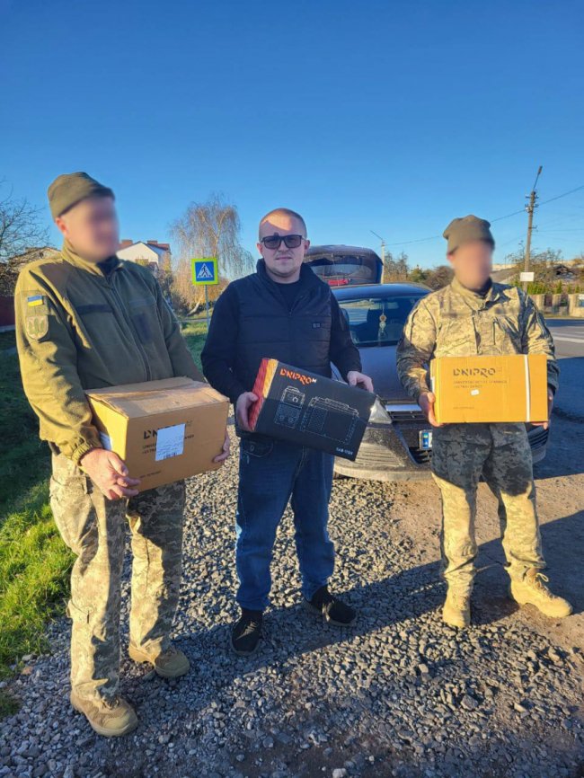 Із Волині передали військовим обладнання для облаштування бліндажів