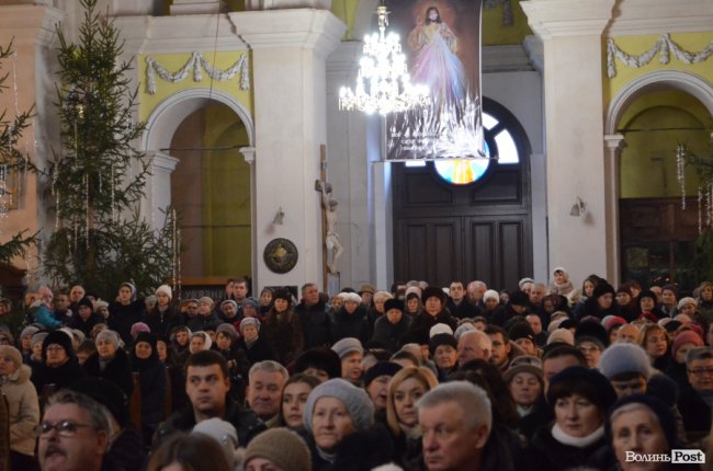 Магія Різдва: у луцькому соборі відбулося урочисте богослужіння. ФОТО