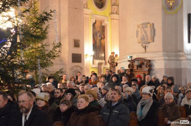 Магія Різдва: у луцькому соборі відбулося урочисте богослужіння. ФОТО