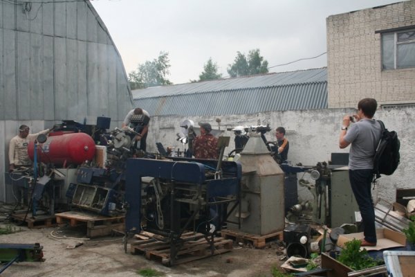 На Волині знищили обладнання, яким «штампували» підпільні цигарки. ФОТО