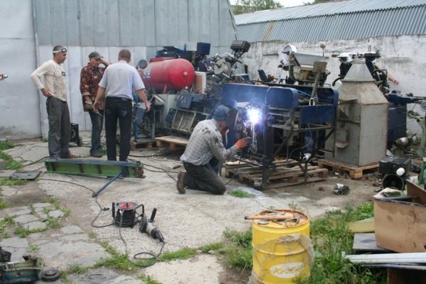 На Волині знищили обладнання, яким «штампували» підпільні цигарки. ФОТО