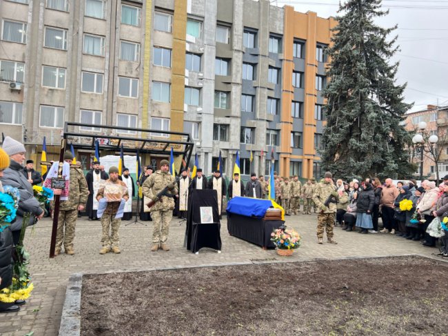 Залишив навчання  і пішов на фронт: на Волині попрощалися з 18-річним Героєм Дмитром Приймачуком