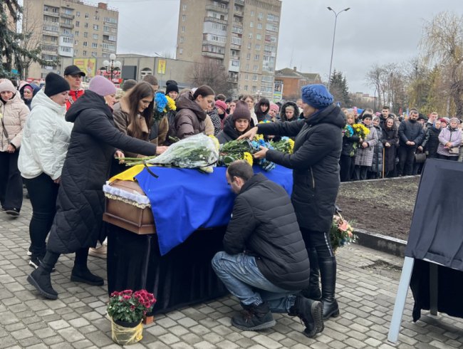 Залишив навчання  і пішов на фронт: на Волині попрощалися з 18-річним Героєм Дмитром Приймачуком