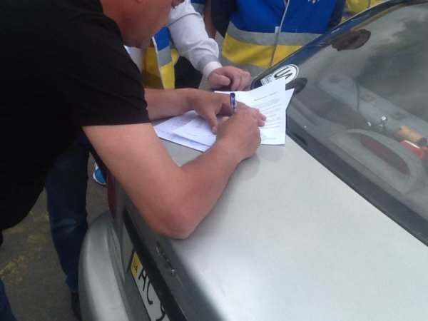 У Луцьку закликають зменшити ціну на пальне