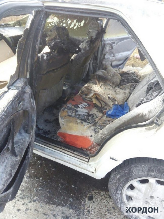 На Волині посеред траси горів Mercedes. ФОТО