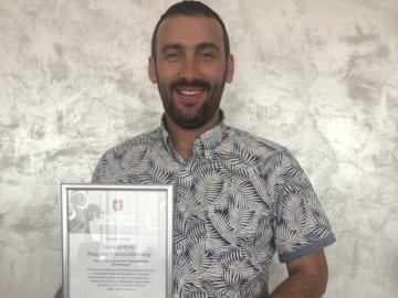 «Ми не боїмося складних проєктів»: керівник луцької компанії «Дім фасадів» отримав нагороду від міськради*