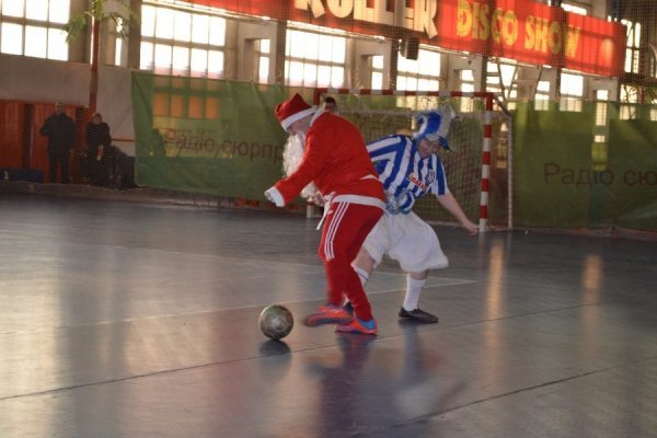 У Луцьку Діди Морози програли Снігуркам. ФОТО