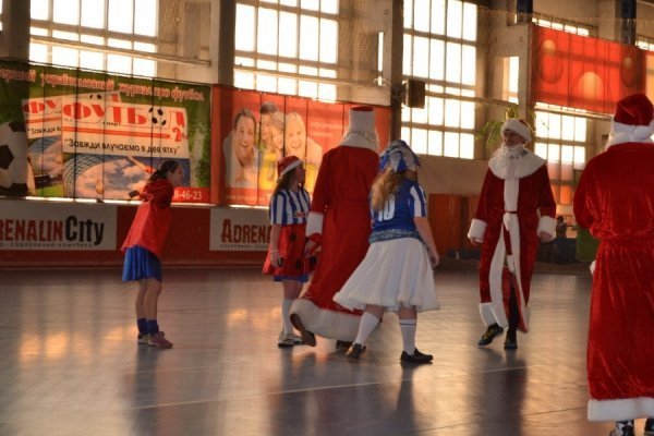 У Луцьку Діди Морози програли Снігуркам. ФОТО
