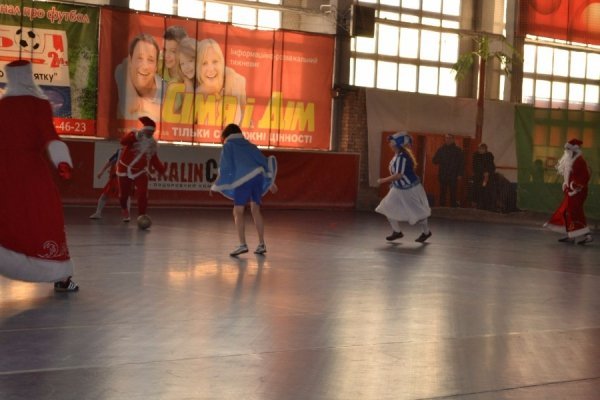 У Луцьку Діди Морози програли Снігуркам. ФОТО