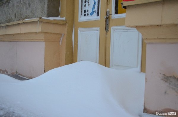 Луцьк замітає снігом. ФОТО