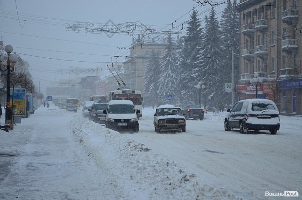 Луцьк замітає снігом. ФОТО