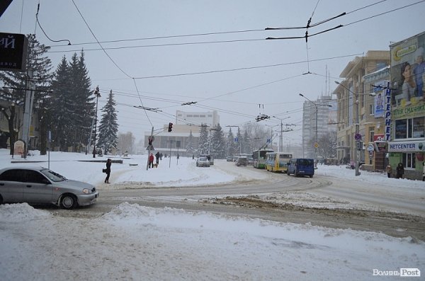 Луцьк замітає снігом. ФОТО