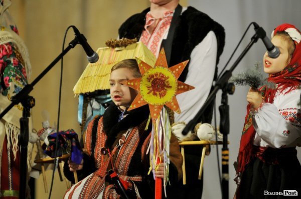 Фото з фестивалю вертепів у Луцьку