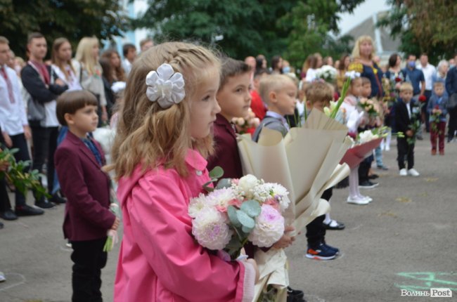 Як у луцькій школі №1 відзначали свято першого дзвоника. ФОТО 