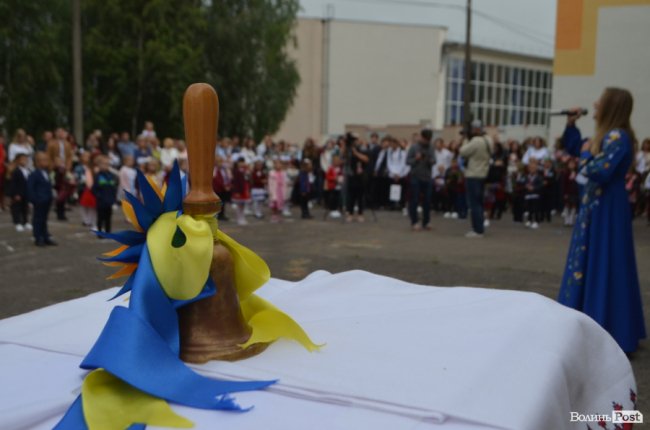 Як у луцькій школі №1 відзначали свято першого дзвоника. ФОТО 