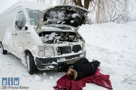 Трасу Київ-Чоп визволяють з-під снігу. ФОТО