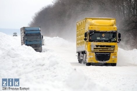 Трасу Київ-Чоп визволяють з-під снігу. ФОТО