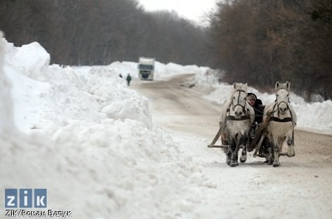 Трасу Київ-Чоп визволяють з-під снігу. ФОТО