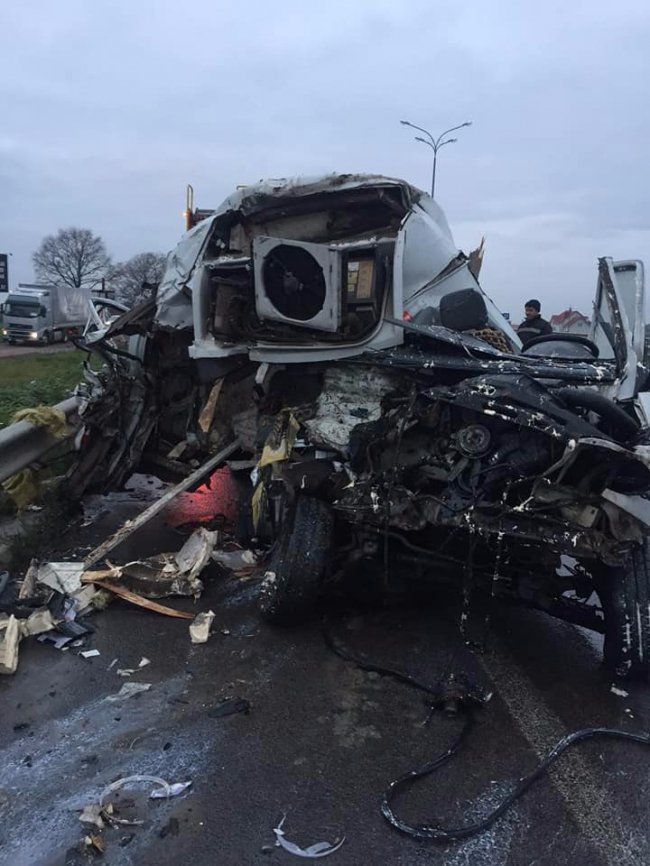 Рівненський поліцейський показав фото страшних ДТП
