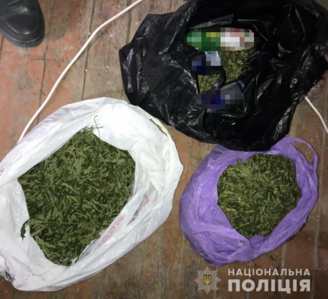 У Луцьку «на гарячому» спіймали наркоторговця. ФОТО. ВІДЕО