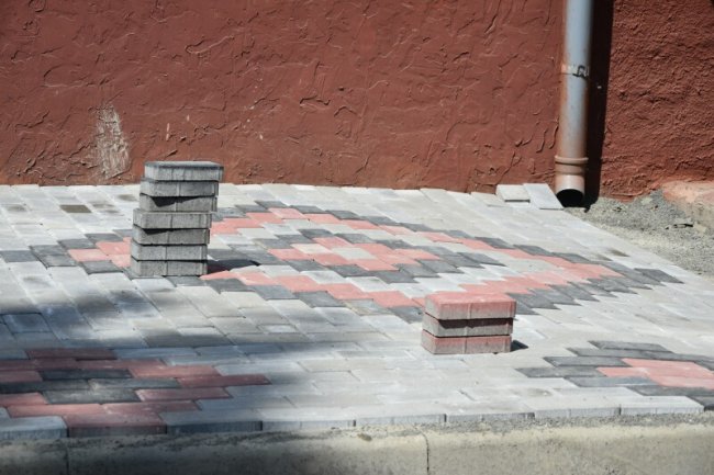 Показали, як у Луцьку ремонтують двори на Львівській та Привокзальній