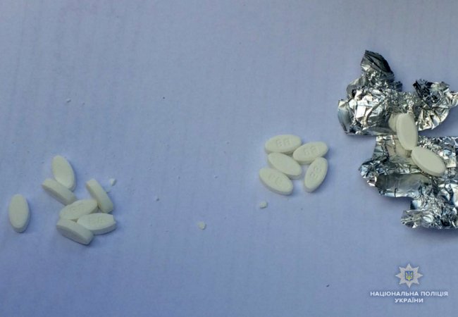 Посеред Луцька в жінки знайшли наркотики
