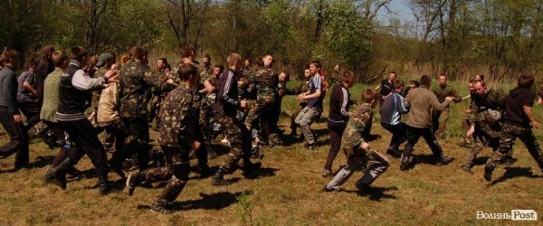 У волинських лісах «воюють» Чорна сотня і сотня Перця. ФОТО 