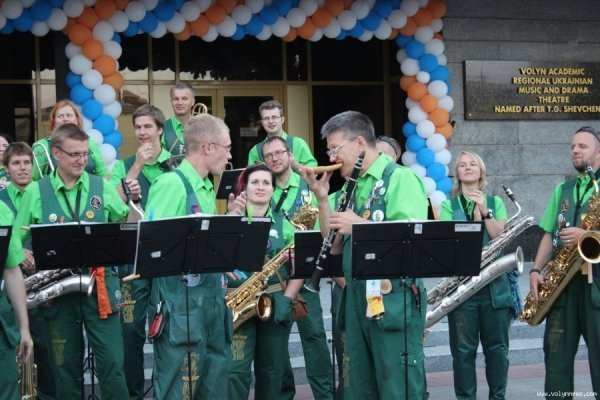 У центрі Луцька грав духовий оркестр. ФОТО