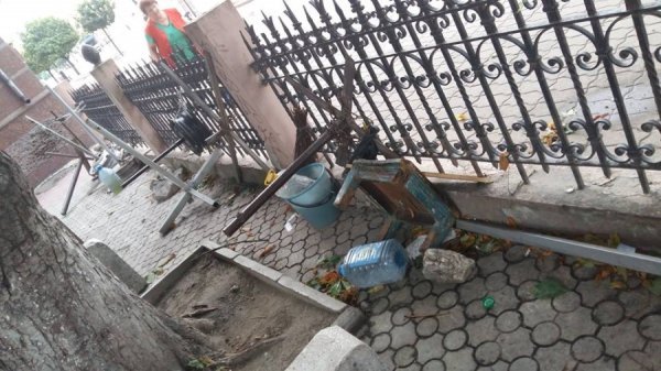 У центрі Луцька порозганяли квіткарів. ФОТО