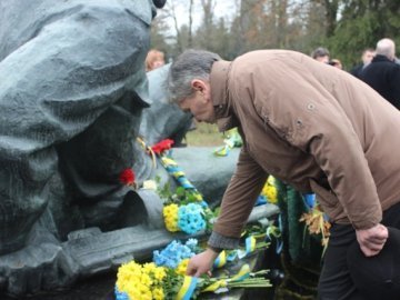 У Луцьку вшанували  жертв Другої світової війни. ФОТО