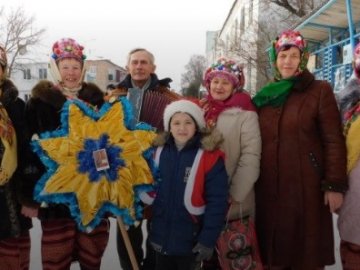 На Волині колядують заради порятунку немовляти, якому терміново потрібна пересадка печінки