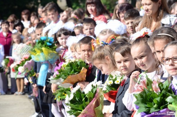 У Луцьку - останній дзвінок для школярів. ФОТО