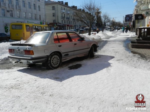 Як паркуються в Луцьку. ФОТО
