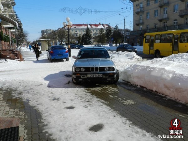 Як паркуються в Луцьку. ФОТО