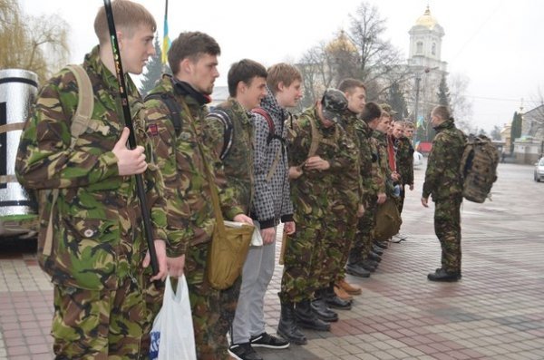 «Правий сектор» Волині поїхав до лісу. ФОТО