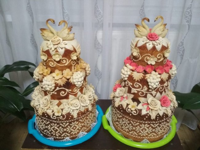 «Падаючі» та 3D: волинянка випікає та незвично оформлює торти. ФОТО