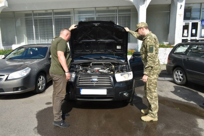 Волинським бійцям передали позашляховик для виконання завдань. ФОТО