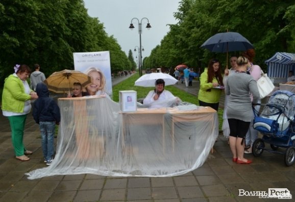 «Проспект розваг» у Луцьку відбувся попри дощову погоду