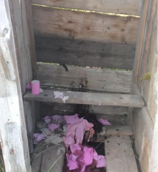 У селі під Луцьком рідні брати привласнили і загидили частину дороги. ФОТО