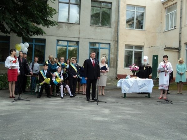 Останній дзвінок у луцькому навчально-реабілітаційному центрі. ФОТО