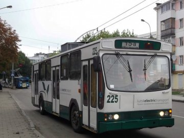 У Луцьку в тролейбусі травмувалась вдова Голованя