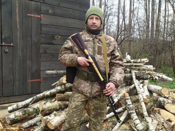 Взяв сопілку і пішов у військкомат: історія луцького ветеринара-музиканта