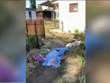 «Бив постійно»: сусіди розповіли про чоловіка, який палицею вбив матір у Маневичах. ВІДЕО