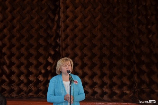 Луцькі школярі зустріли гостей з Волновахи. ФОТО