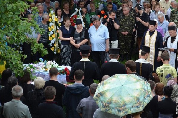 Поховали загиблого під Волновахою нововолинця. ФОТО. ВІДЕО