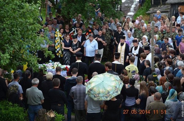 Поховали загиблого під Волновахою нововолинця. ФОТО. ВІДЕО