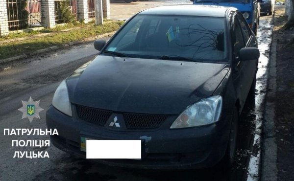 У Луцьку зловили водія на Mitsubishi з підробленим посвідченням