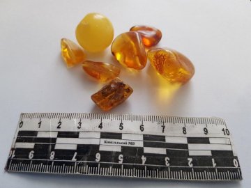 У Ковелі викрили підпільний цех з обробки бурштину. ФОТО